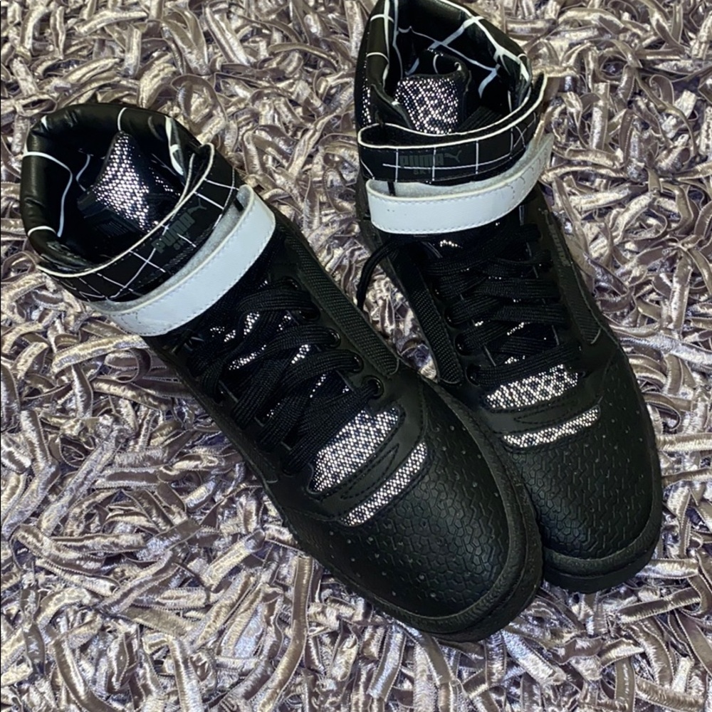 Black pumas